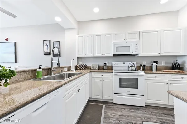 Property Slideshow image 2 of 39 | 7915 mahogany run ln 1115, Naples, FL, 34113