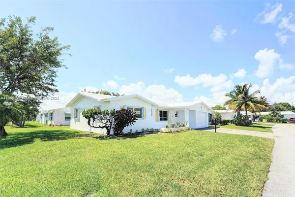 Property Slideshow image 2 of 30 | 300 nw 28th ct, Pompano Beach, FL, 33064