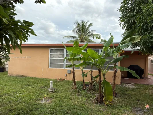 Property Slideshow image 2 of 24 | 4635 nw 44th st, Tamarac, FL, 33319