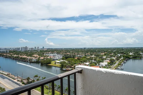 Property Slideshow image 3 of 50 | 1201 s ocean dr 1911n, Hollywood, FL, 33019