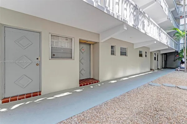 Property Slideshow image 2 of 37 | 330 se 2nd st 103g, Hallandale Beach, FL, 33009