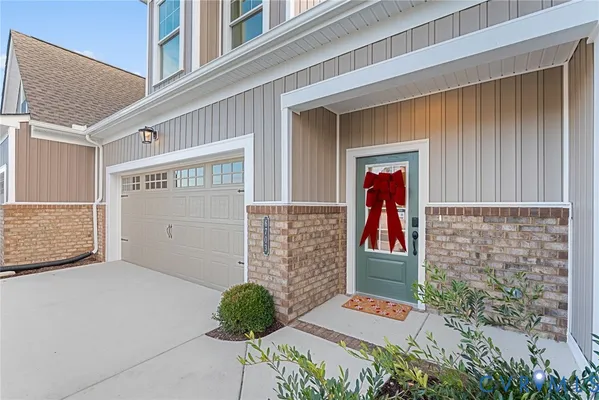 Property Slideshow image 2 of 33 | 6703 blue iris ln, Chesterfield, VA, 23120