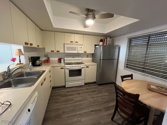 Property Slideshow image 2 of 36 | 11500 caravel cir 4028, Fort Myers, FL, 33908