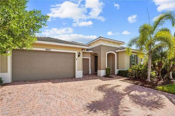 Property Slideshow image 2 of 34 | 10127 sw cypress wood ct, Port St Lucie, FL, 34987
