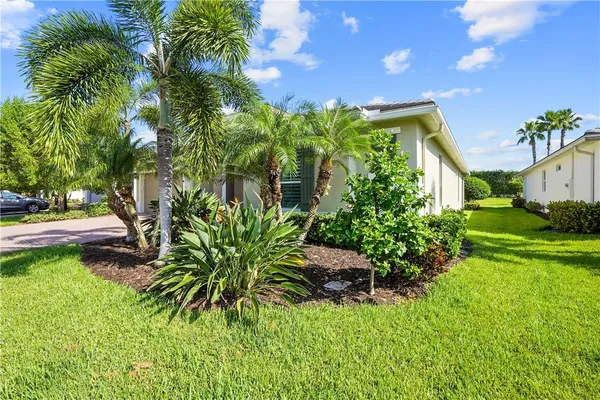 Property Slideshow image 3 of 34 | 10127 sw cypress wood ct, Port St Lucie, FL, 34987
