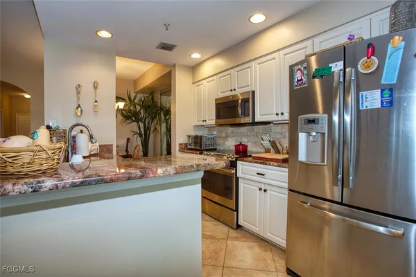 Property Slideshow image 3 of 18 | 8076 queen palm ln 416, Fort Myers, FL, 33966