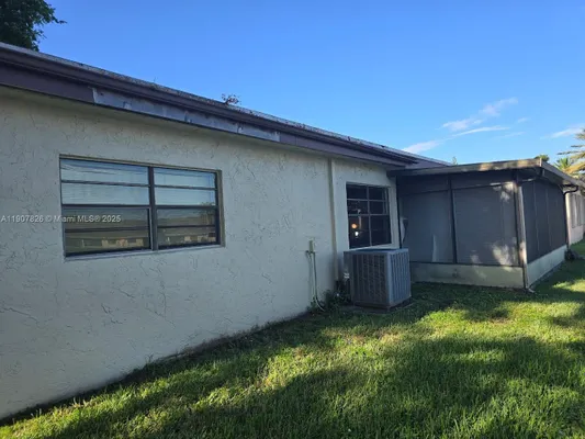 Property Slideshow image 2 of 15 | 9803 nw 75th ct, Tamarac, FL, 33321