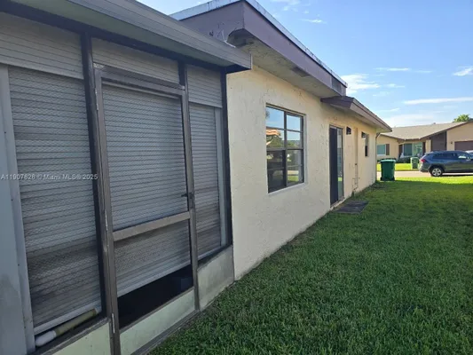 Property Slideshow image 3 of 15 | 9803 nw 75th ct, Tamarac, FL, 33321