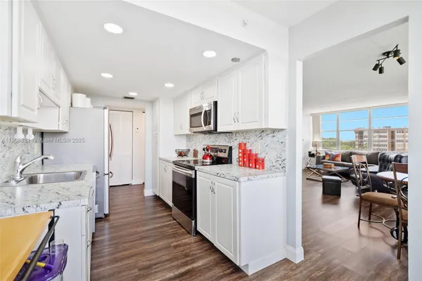 Property Slideshow image 2 of 43 | 1000 saint charles pl apt 604, Pembroke Pines, FL, 33026