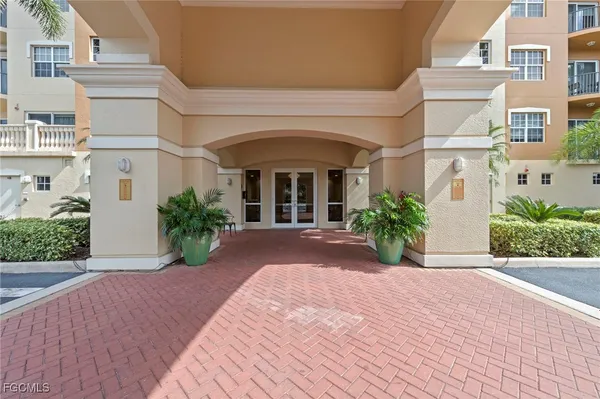 Property Slideshow image 2 of 42 | 580 el camino real unit 3202, Naples, FL, 34119