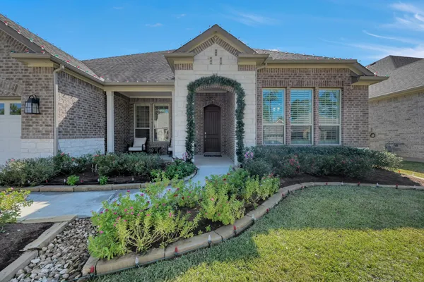 Property Slideshow image 2 of 49 | 233 appaloosa ct, The Woodlands, TX, 77382
