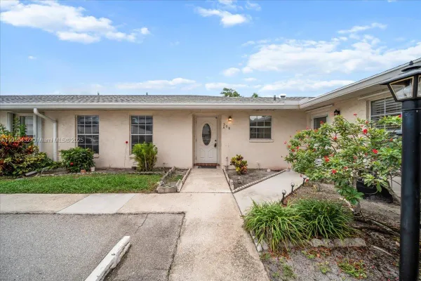Property Slideshow image 2 of 22 | 508 holyoke ln a, Lake Worth, FL, 33467