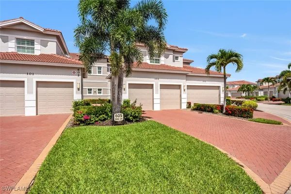 Property Slideshow image 2 of 30 | 605 el camino real unit 102, Naples, FL, 34119