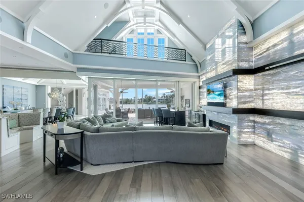 Property Slideshow image 2 of 33 | 350 spring line dr, Naples, FL, 34102