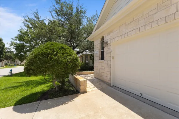 Property Slideshow image 2 of 26 | 4921 big bend trl, Georgetown, TX, 78633