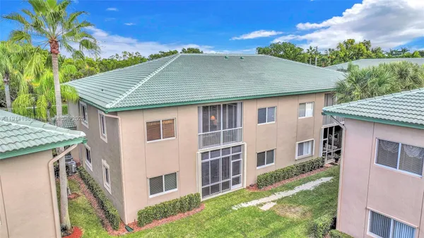 Property Slideshow image 2 of 55 | 7921 exeter blvd 202, Tamarac, FL, 33321