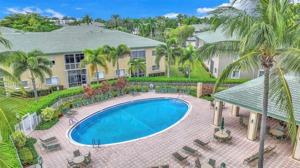 Property Slideshow image 3 of 55 | 7921 exeter blvd 202, Tamarac, FL, 33321