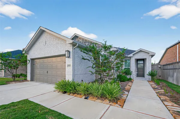 Property Slideshow image 3 of 34 | 29010 persimmon creek ct, Fulshear, TX, 77441