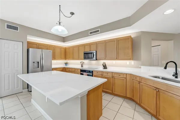 Property Slideshow image 3 of 50 | 14250 royal harbour ct 318, Fort Myers, FL, 33908