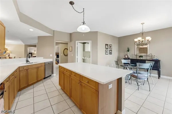Property Slideshow image 3 of 50 | 14250 royal harbour ct 318, Fort Myers, FL, 33908