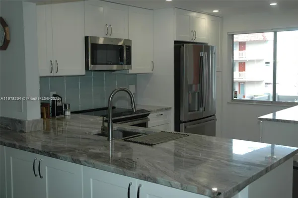 Property Slideshow image 2 of 48 | 3571 inverrary dr 201, Lauderhill, FL, 33319