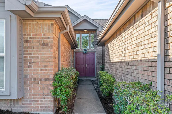 Property Slideshow image 3 of 33 | 818 maple branch ln, Pearland, TX, 77584
