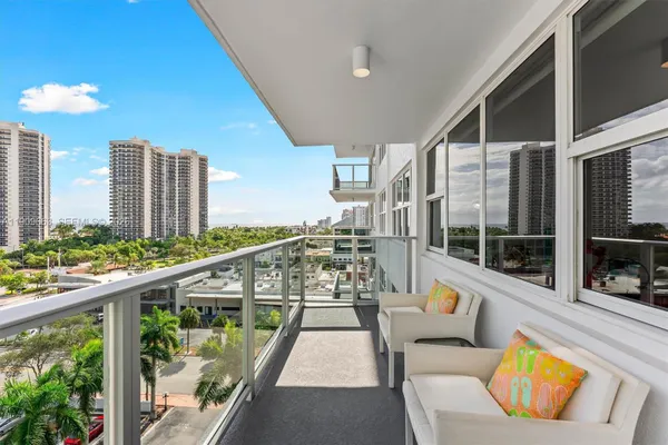 Property Slideshow image 2 of 30 | 3333 ne 34th st 914, Fort Lauderdale, FL, 33308