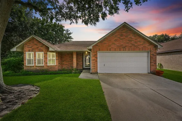 Property Slideshow image 2 of 31 | 706 rosefield ct, Pearland, TX, 77584