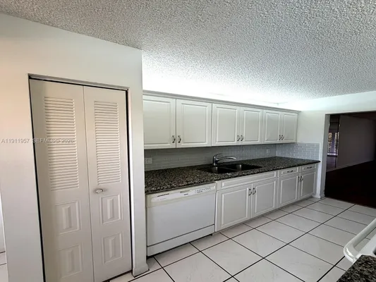 Property Slideshow image 2 of 35 | 1400 sw 124th ter 402q, Pembroke Pines, FL, 33027