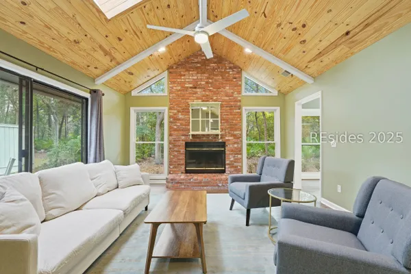 Property Slideshow image 3 of 27 | 7 trails end rd, Hilton Head Island, SC, 29926