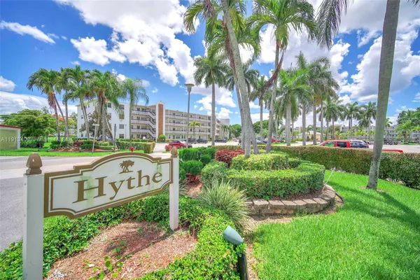 Property Slideshow image 2 of 27 | 2048 hythe c 2048, Boca Raton, FL, 33434