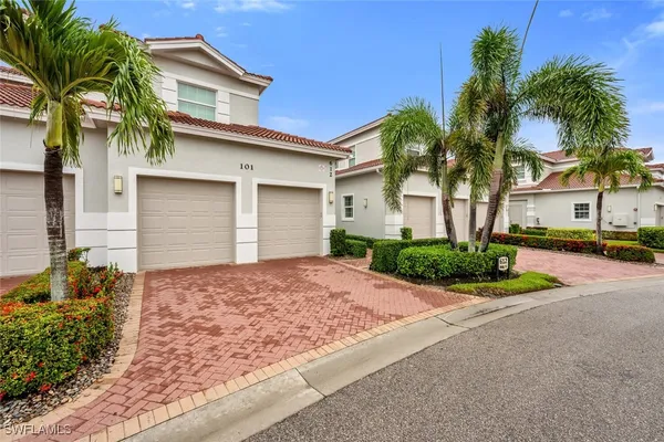 Property Slideshow image 2 of 29 | 612 el camino real unit 101, Naples, FL, 34119