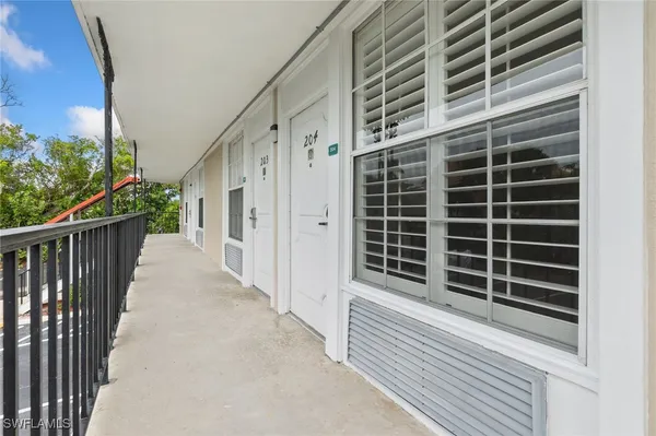 Property Slideshow image 2 of 26 | 2555 tamiami trl 204, Naples, FL, 34103