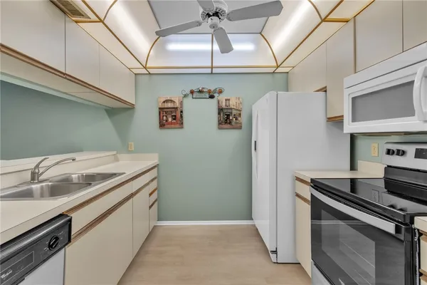 Property Slideshow image 2 of 35 | 29 plantation dr 202, Vero Beach, FL, 32966