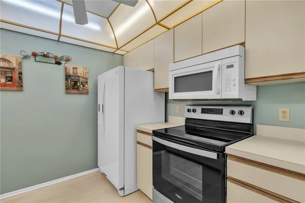 Property Slideshow image 3 of 35 | 29 plantation dr 202, Vero Beach, FL, 32966