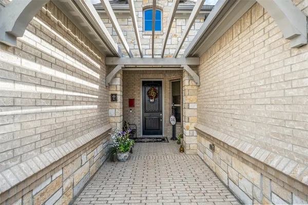 Property Slideshow image 3 of 37 | 5634 fountain villas way, Conroe, TX, 77304