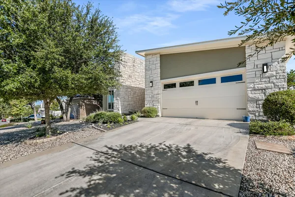 Property Slideshow image 3 of 26 | 804 dancing oak ln, San Marcos, TX, 78666