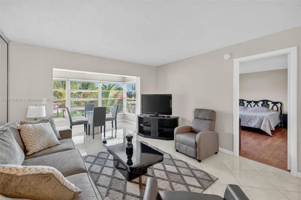 Property Slideshow image 3 of 43 | 2991 nw 46th ave 202, Lauderdale Lakes, FL, 33313