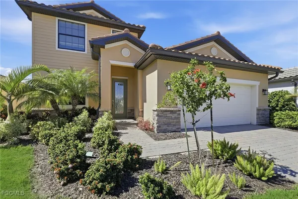 Property Slideshow image 2 of 48 | 11924 arbor trace dr, Fort Myers, FL, 33913