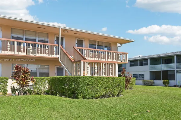 Property Slideshow image 2 of 44 | 126 canterbury e unit e, West Palm Beach, FL, 33417