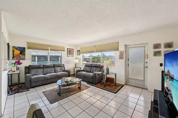 Property Slideshow image 2 of 44 | 126 canterbury e 126, West Palm Beach, FL, 33417