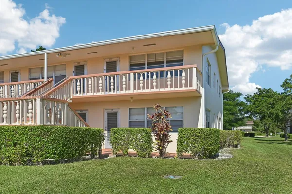 Property Slideshow image 3 of 44 | 126 canterbury e unit e, West Palm Beach, FL, 33417