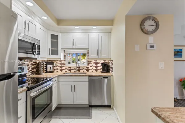 Property Slideshow image 3 of 39 | 9820 s hollybrook lake dr # 16-105, Pembroke Pines, FL, 33025