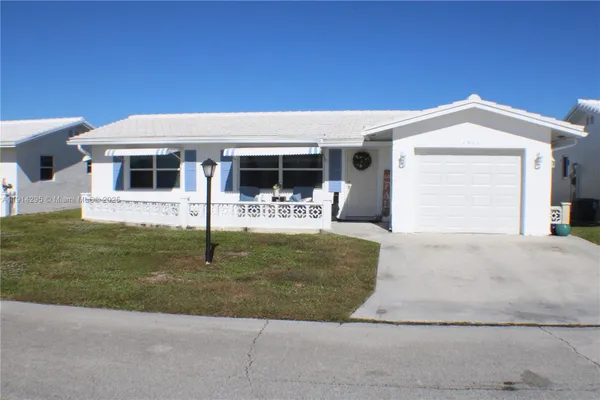 Property Slideshow image 3 of 50 | 1511 alfred dr, Boynton Beach, FL, 33426