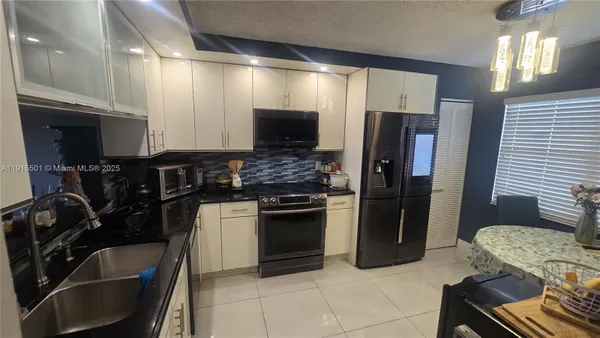 Property Slideshow image 3 of 22 | 12500 sw 5th ct 307m, Pembroke Pines, FL, 33027