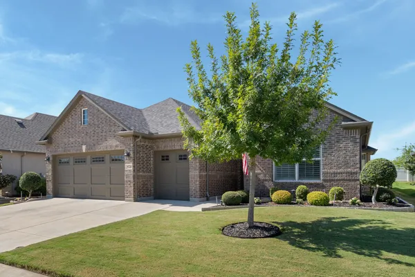Property Slideshow image 2 of 37 | 9720 silver rock way, Denton, TX, 76207