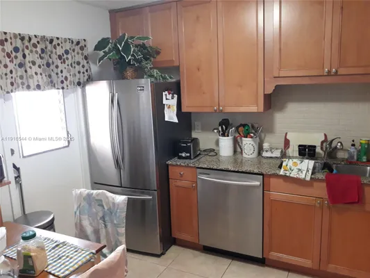 Property Slideshow image 2 of 19 | 215 se 3rd ave 407a, Hallandale Beach, FL, 33009