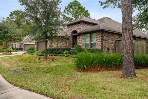 Property Slideshow image 3 of 37 | 202 foxglove ln, Montgomery, TX, 77316
