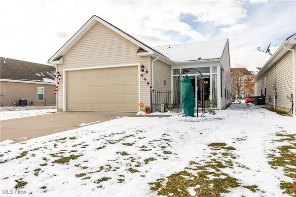 Property Slideshow image 2 of 32 | 3439 morningside way, Lorain, OH, 44053