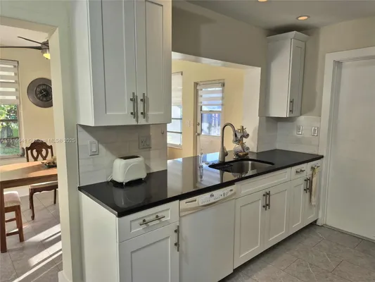 Property Slideshow image 3 of 22 | 4204 nw 47th ct, Tamarac, FL, 33319